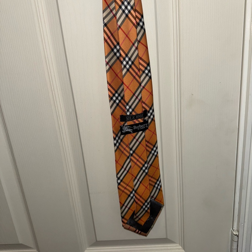 Burberry Gold and Black Silk Move Check Tie - Picture 4 of 4